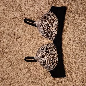 Warner's Underwire Leopard and Black Bra